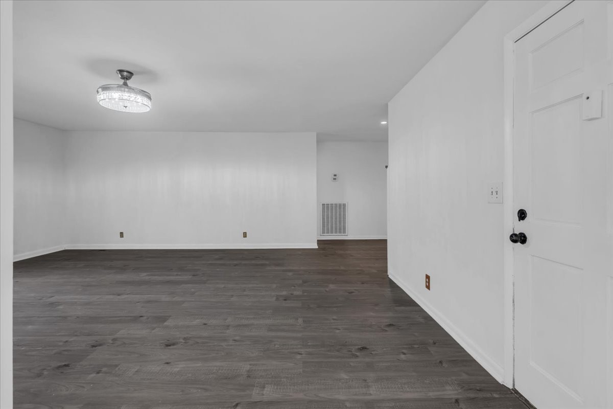 104 Foxland Dr