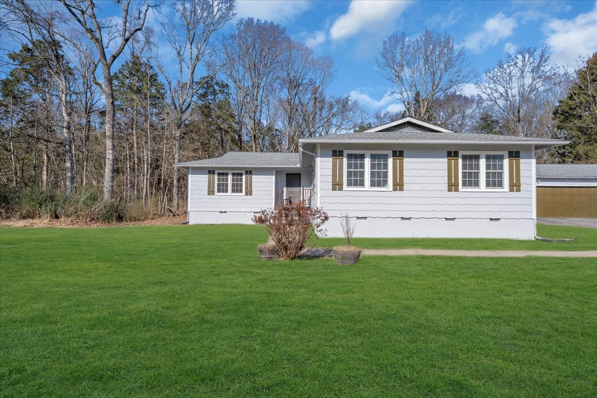 104 Foxland Dr