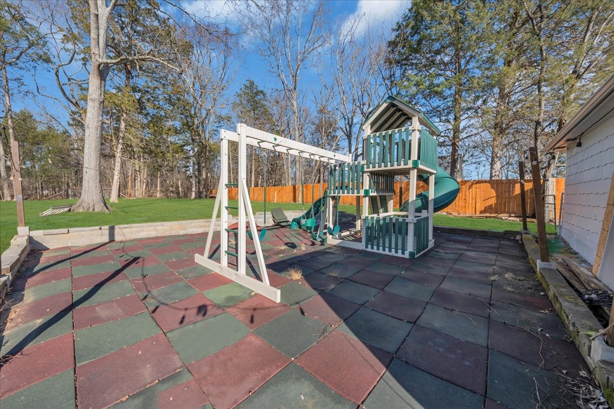 104 Foxland Dr