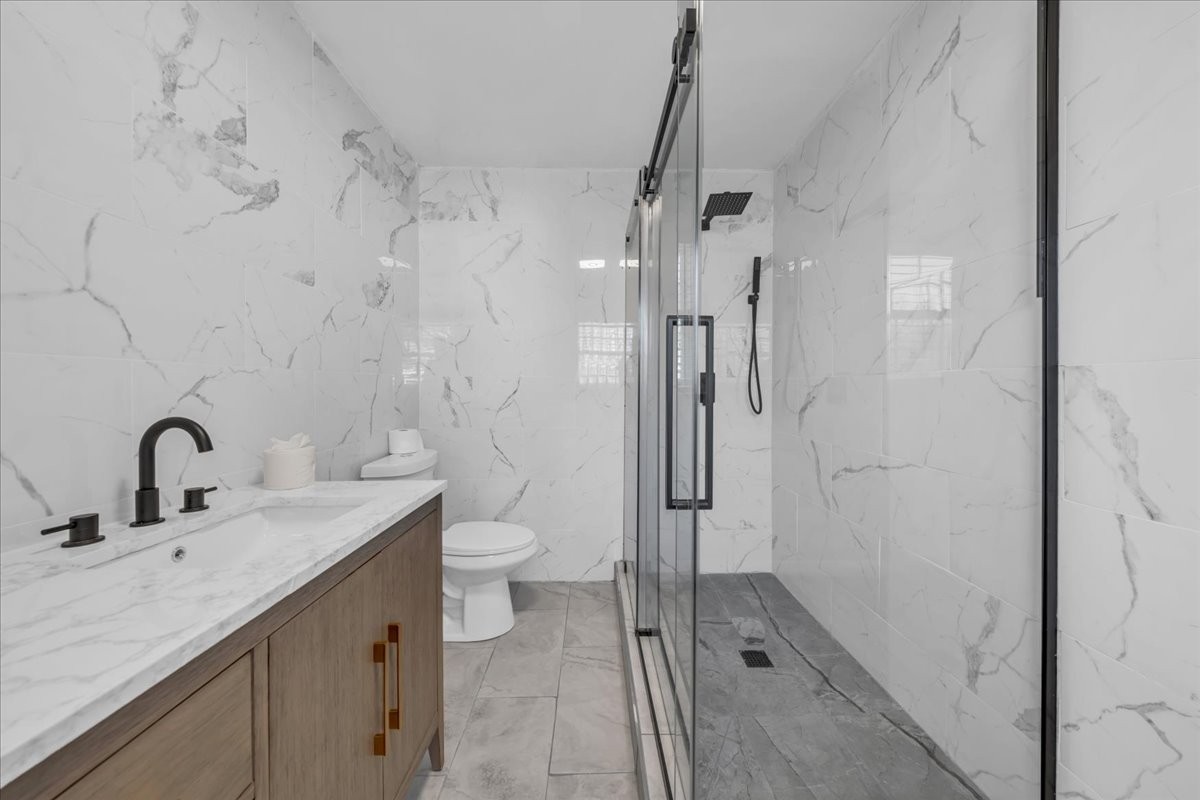 104 Foxland Dr