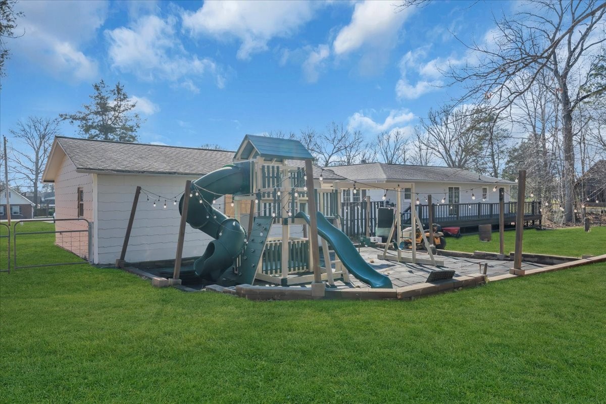 104 Foxland Dr