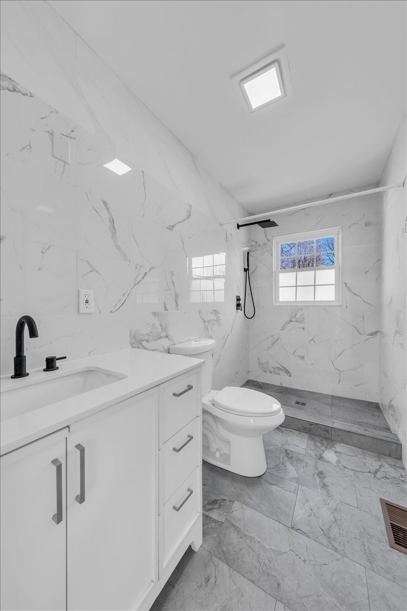 104 Foxland Dr