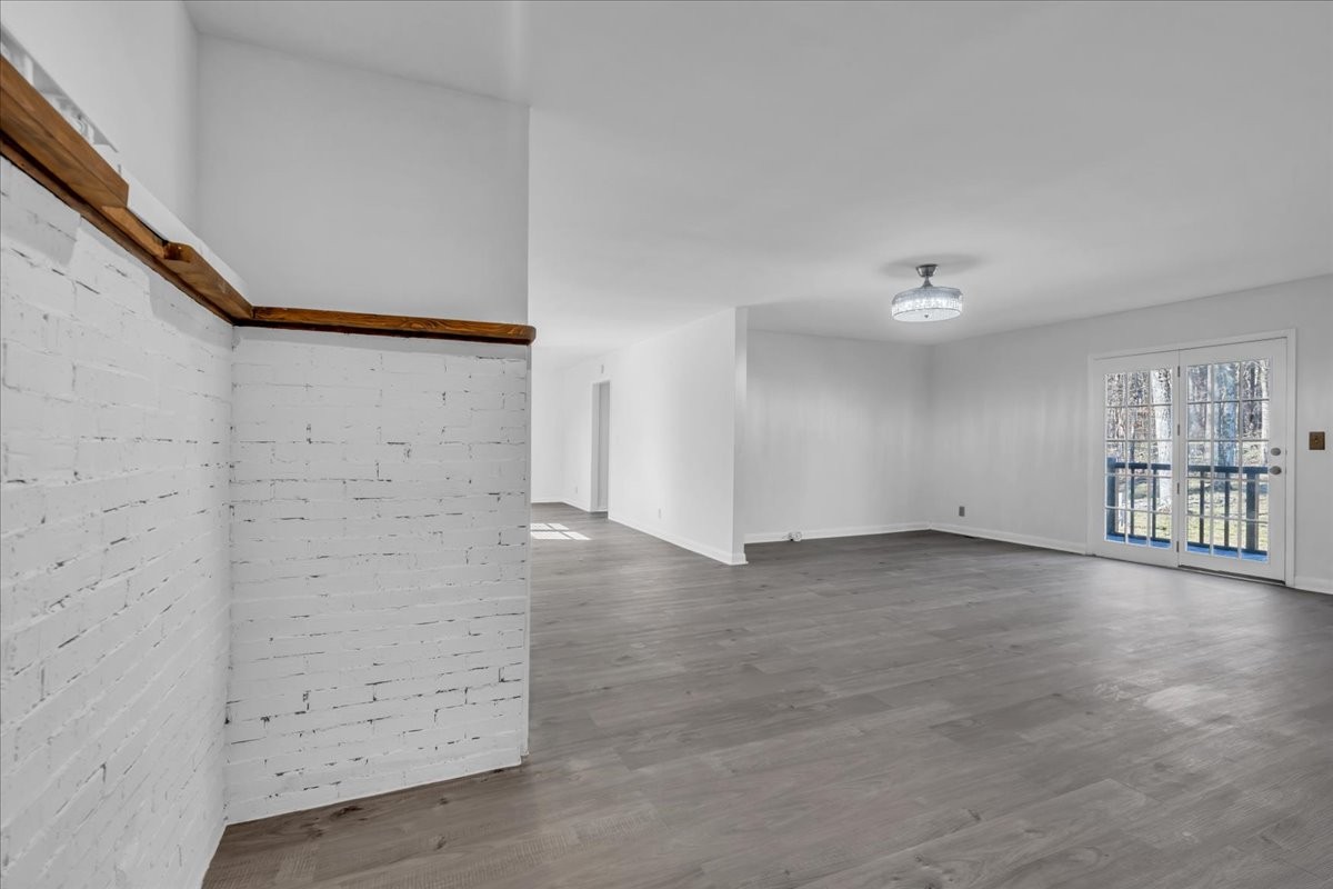 104 Foxland Dr