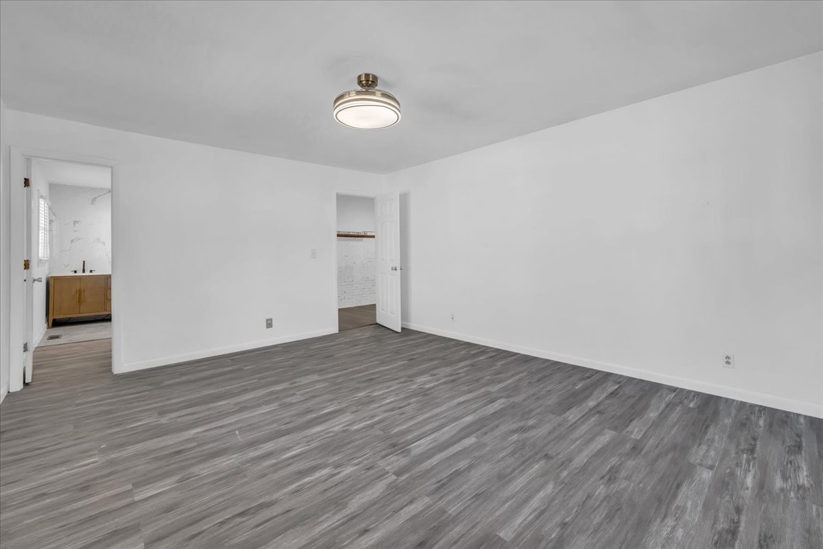 104 Foxland Dr