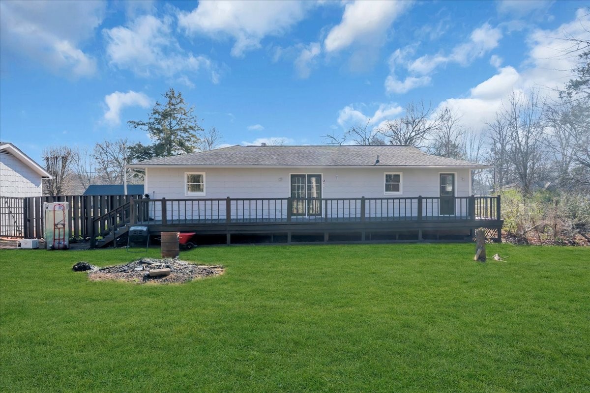 104 Foxland Dr