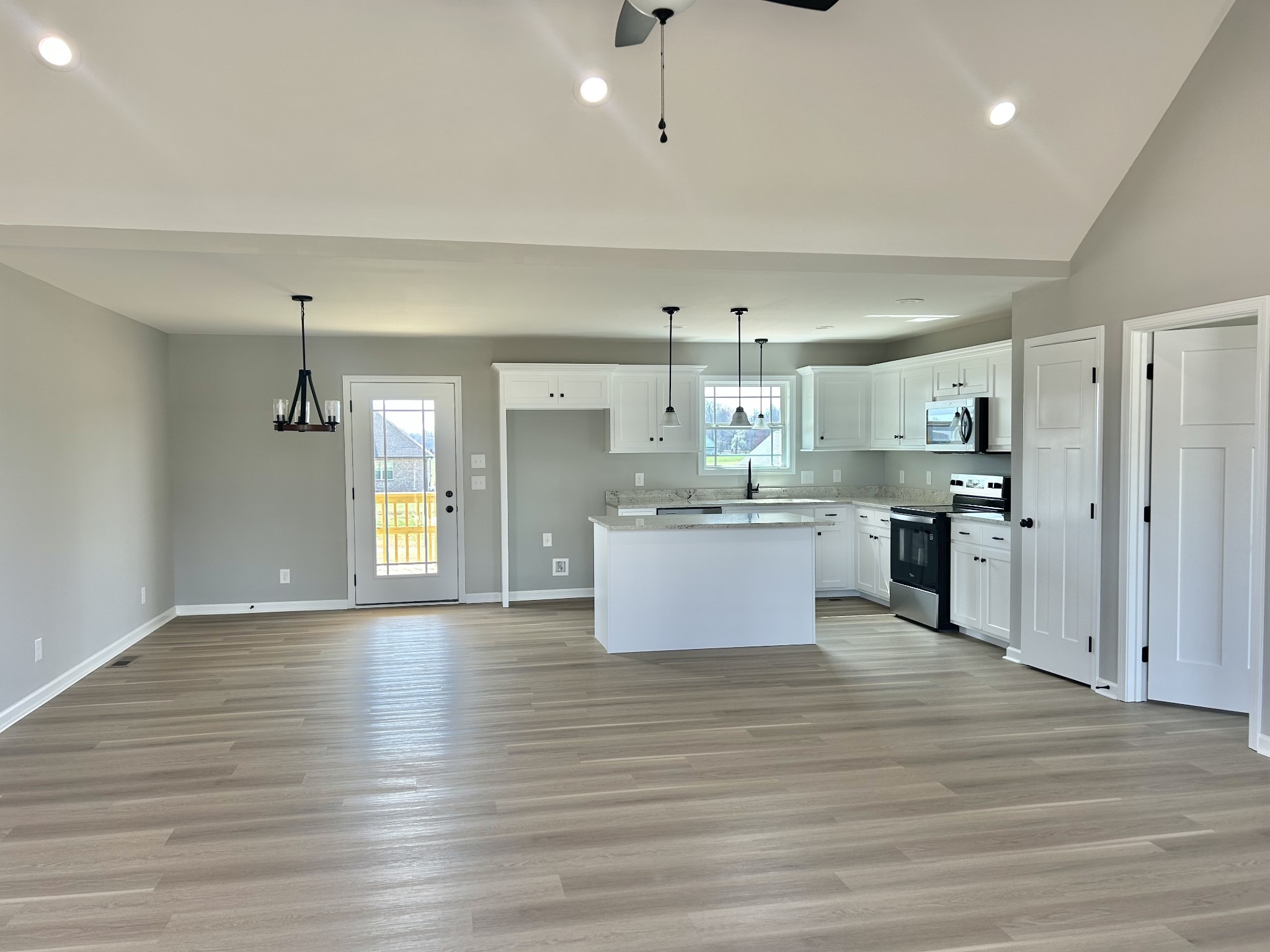 405 Randall Ln