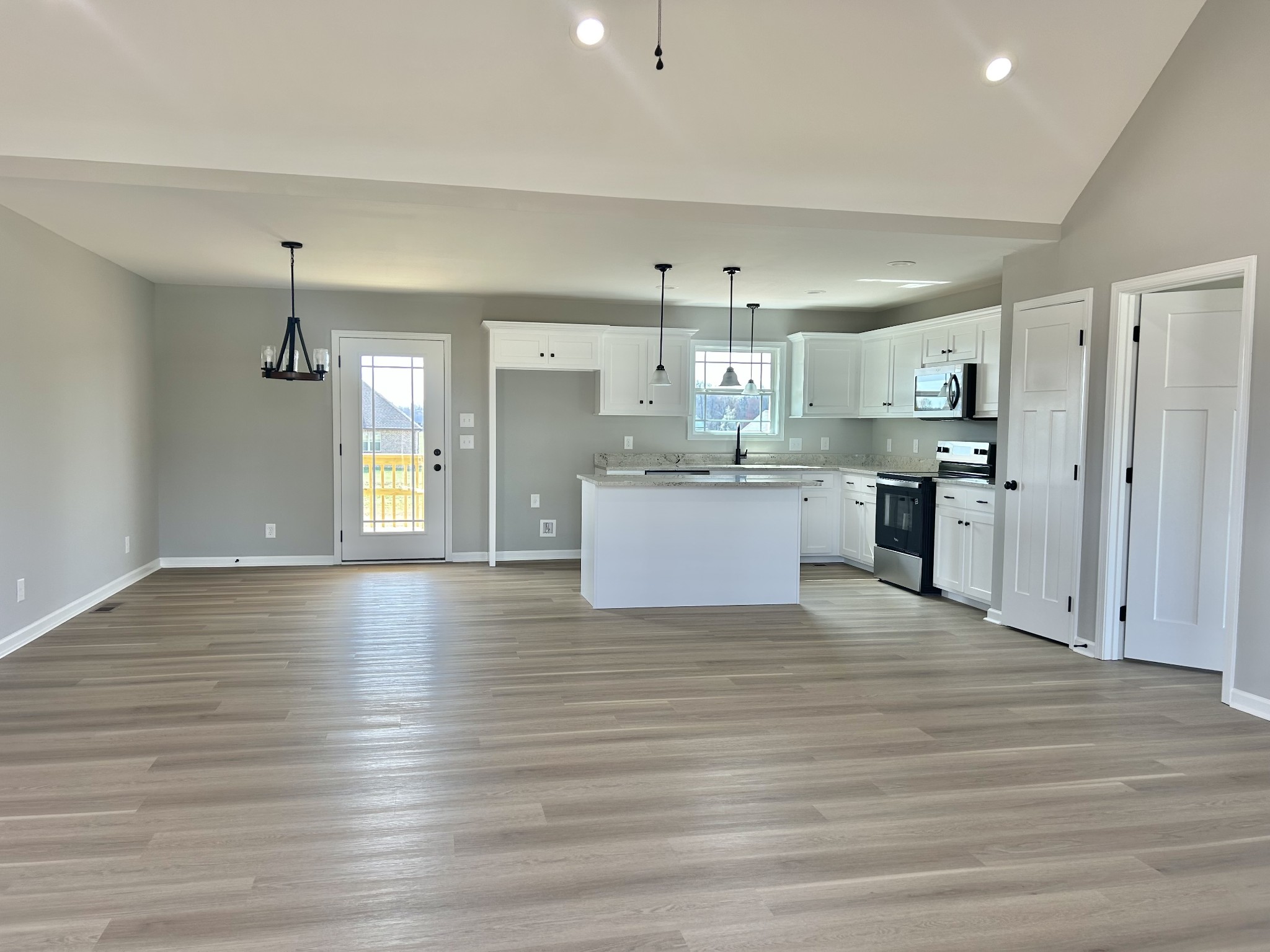 405 Randall Ln