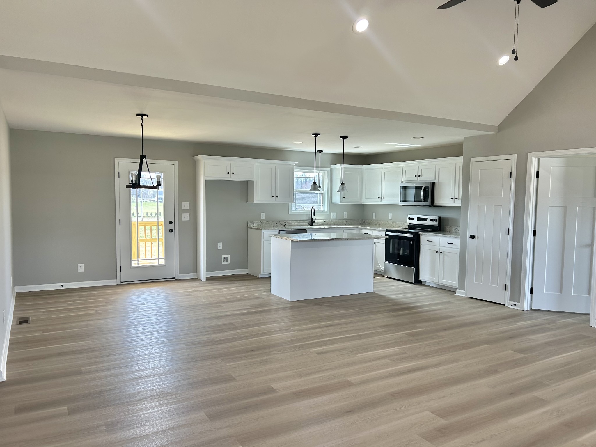 405 Randall Ln
