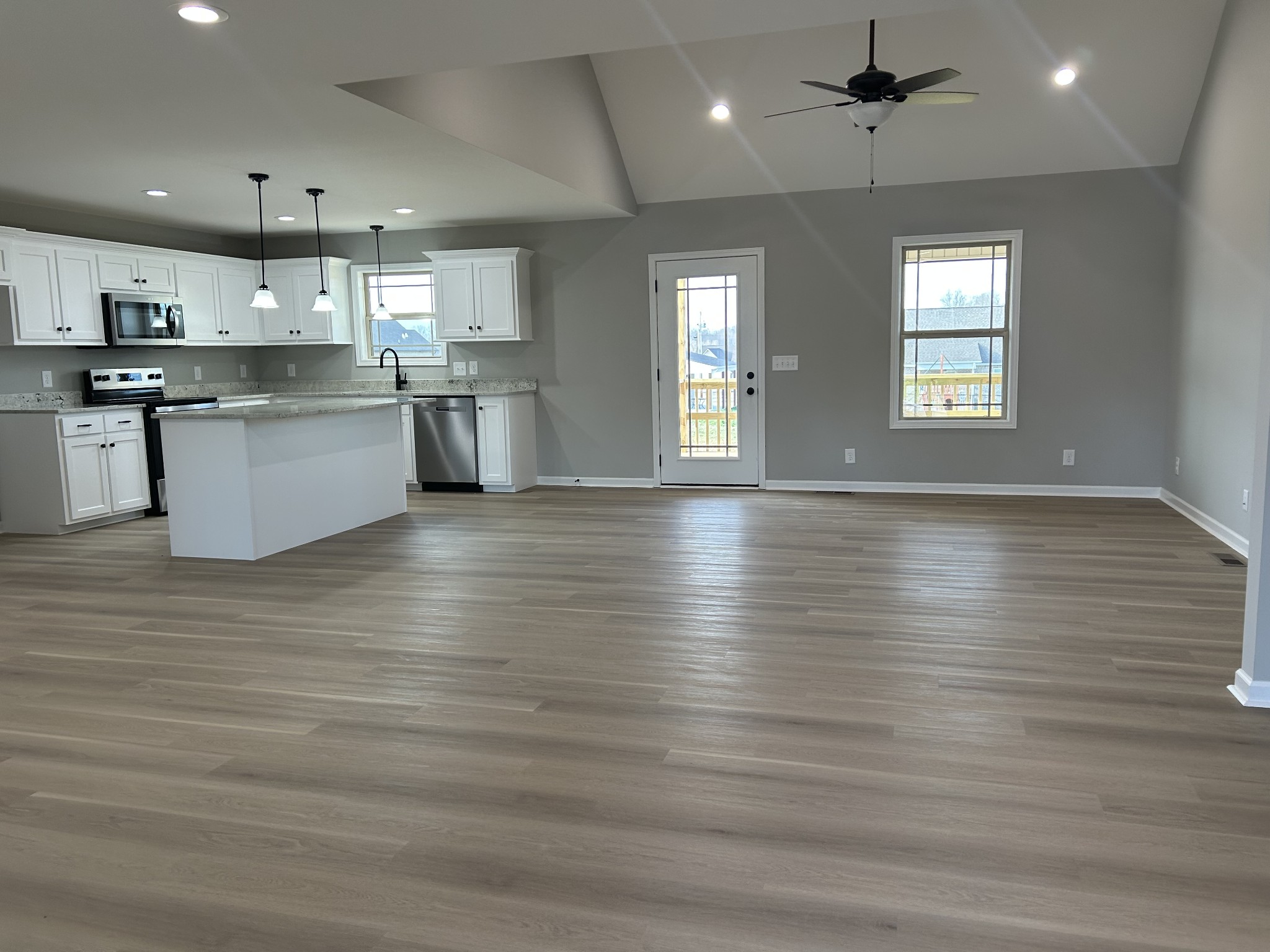 435 Randall Ln