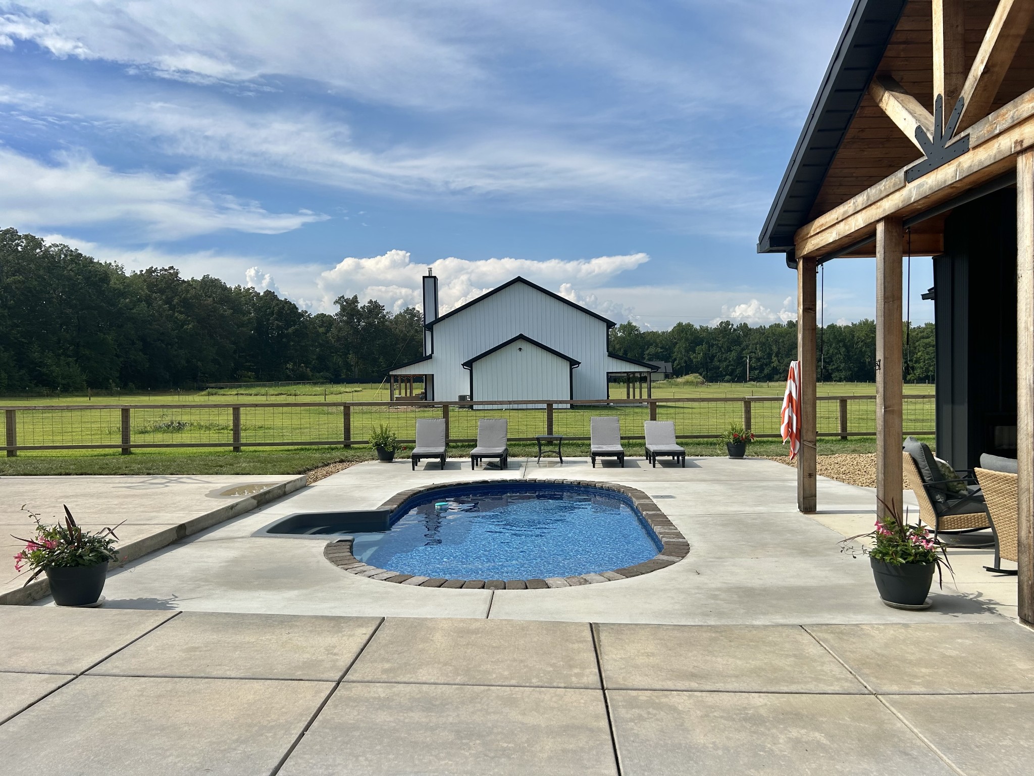 6241 Fredonia Rd