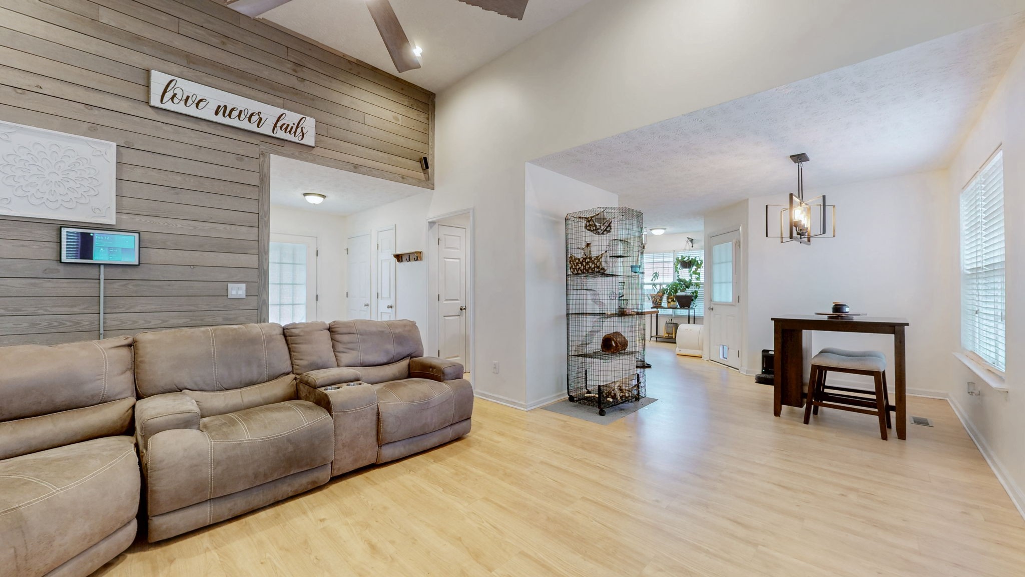 1412 Auldridge Dr