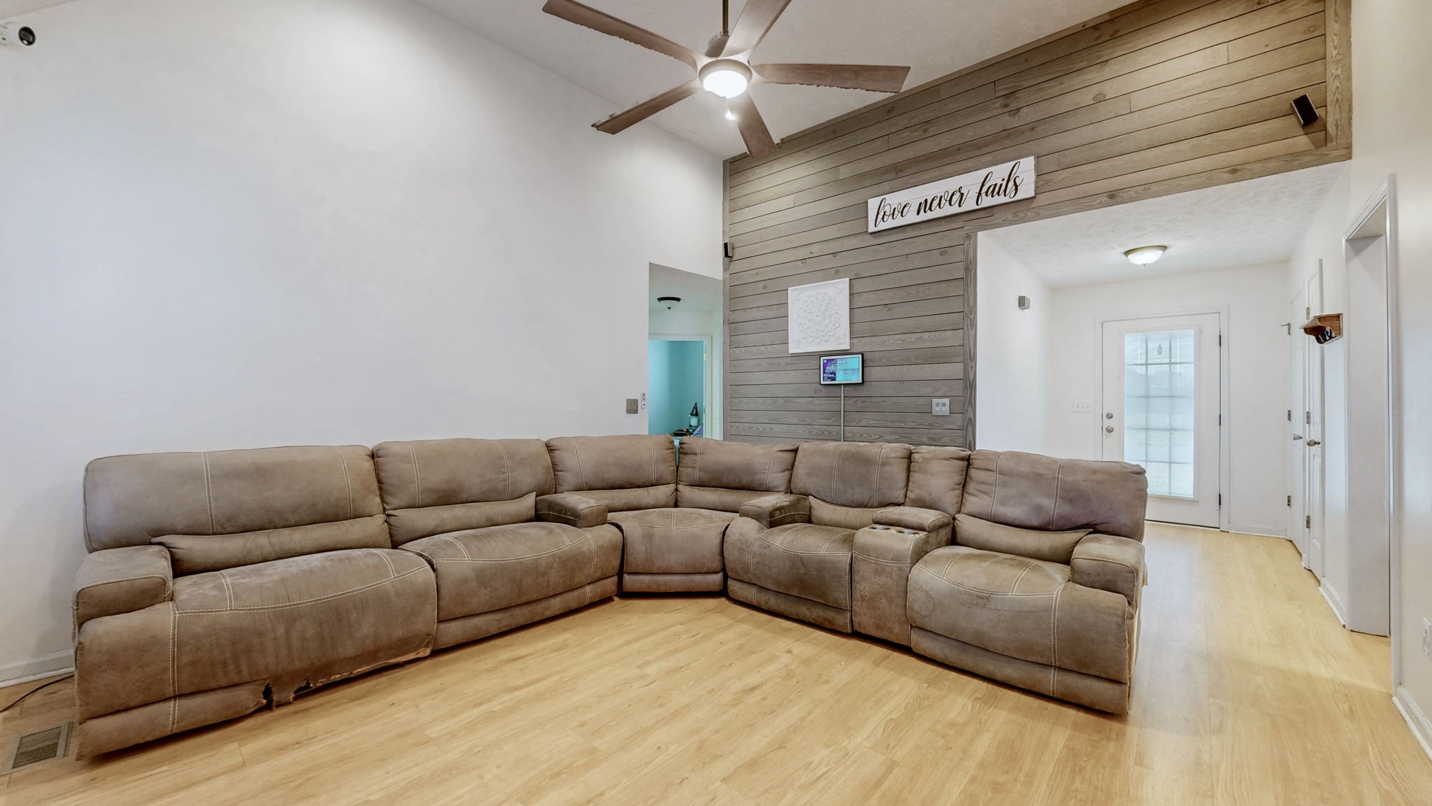 1412 Auldridge Dr