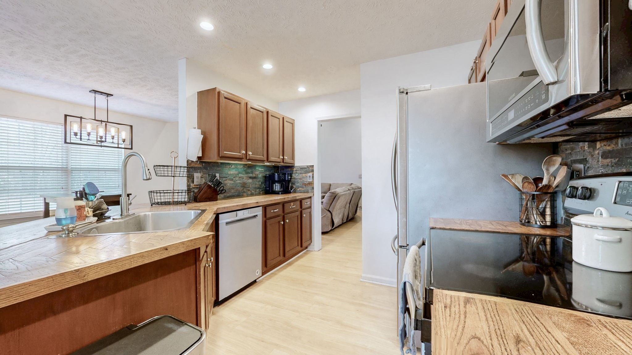 1412 Auldridge Dr