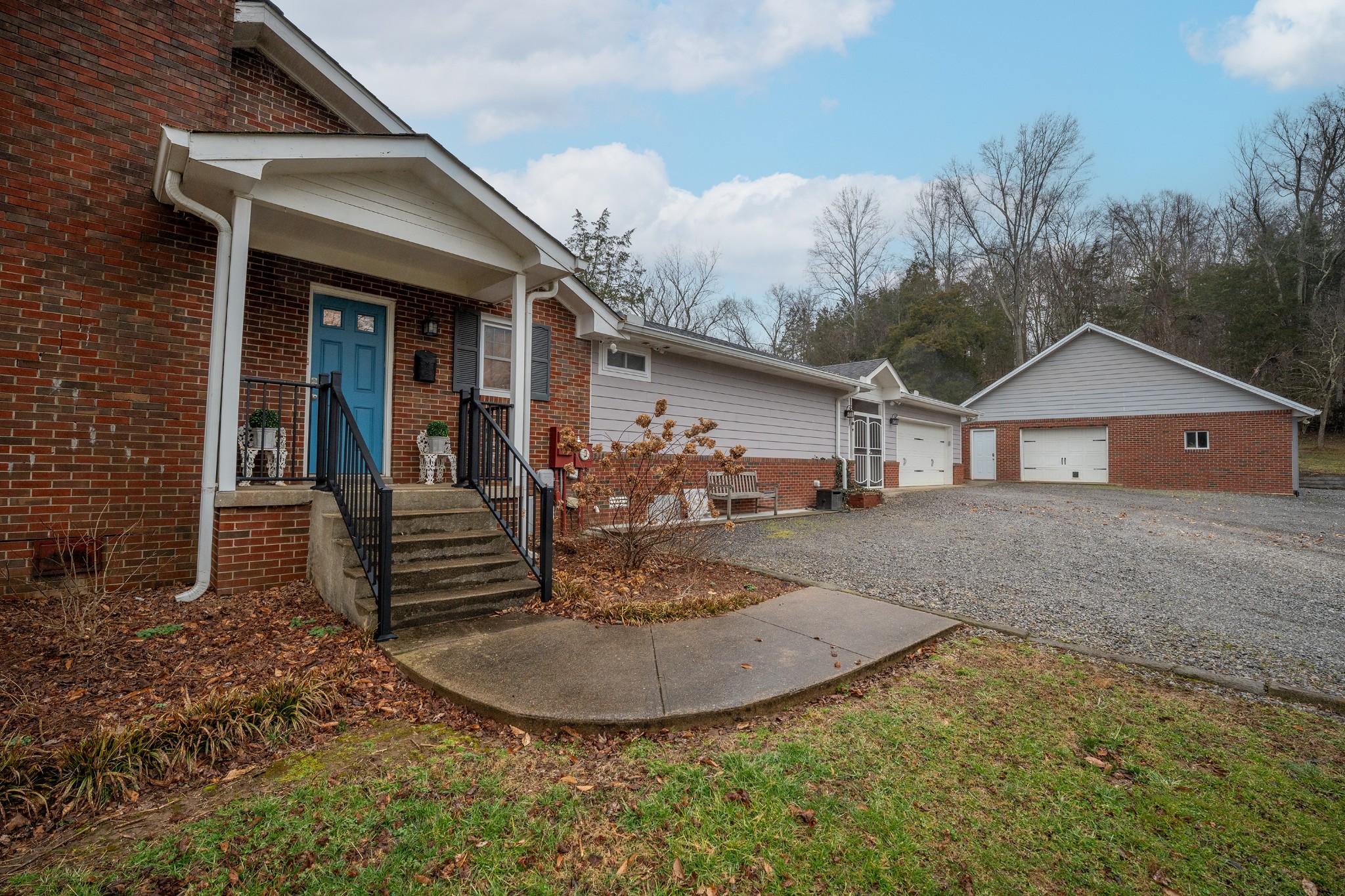 811 Hogans Branch Rd