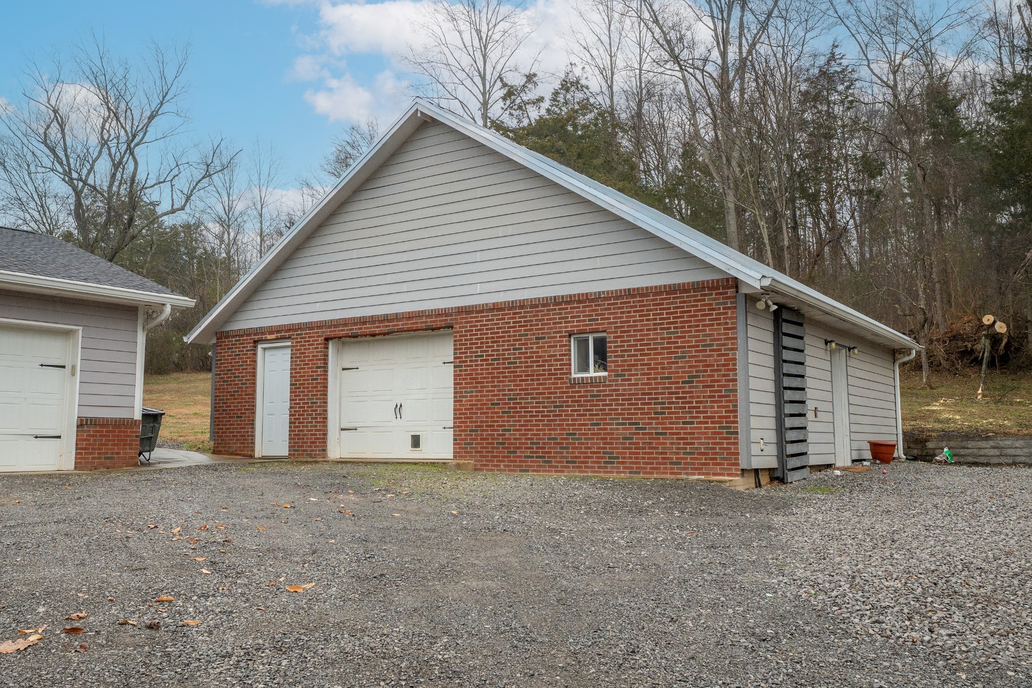 811 Hogans Branch Rd