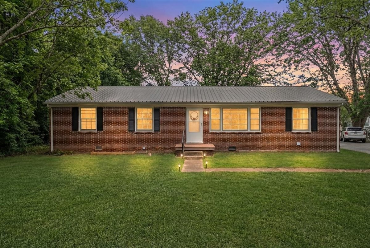 756 Ridgelawn Pl