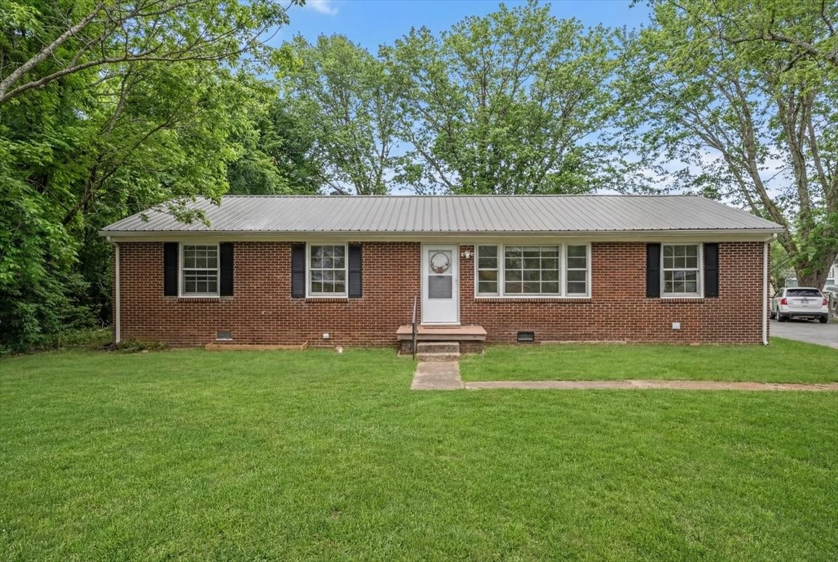 756 Ridgelawn Pl