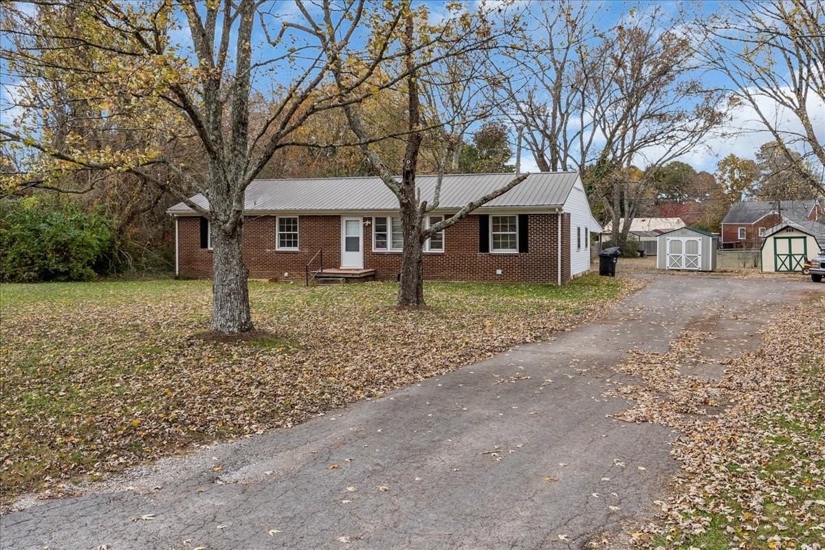 756 Ridgelawn Pl