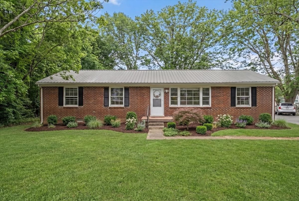 756 Ridgelawn Pl