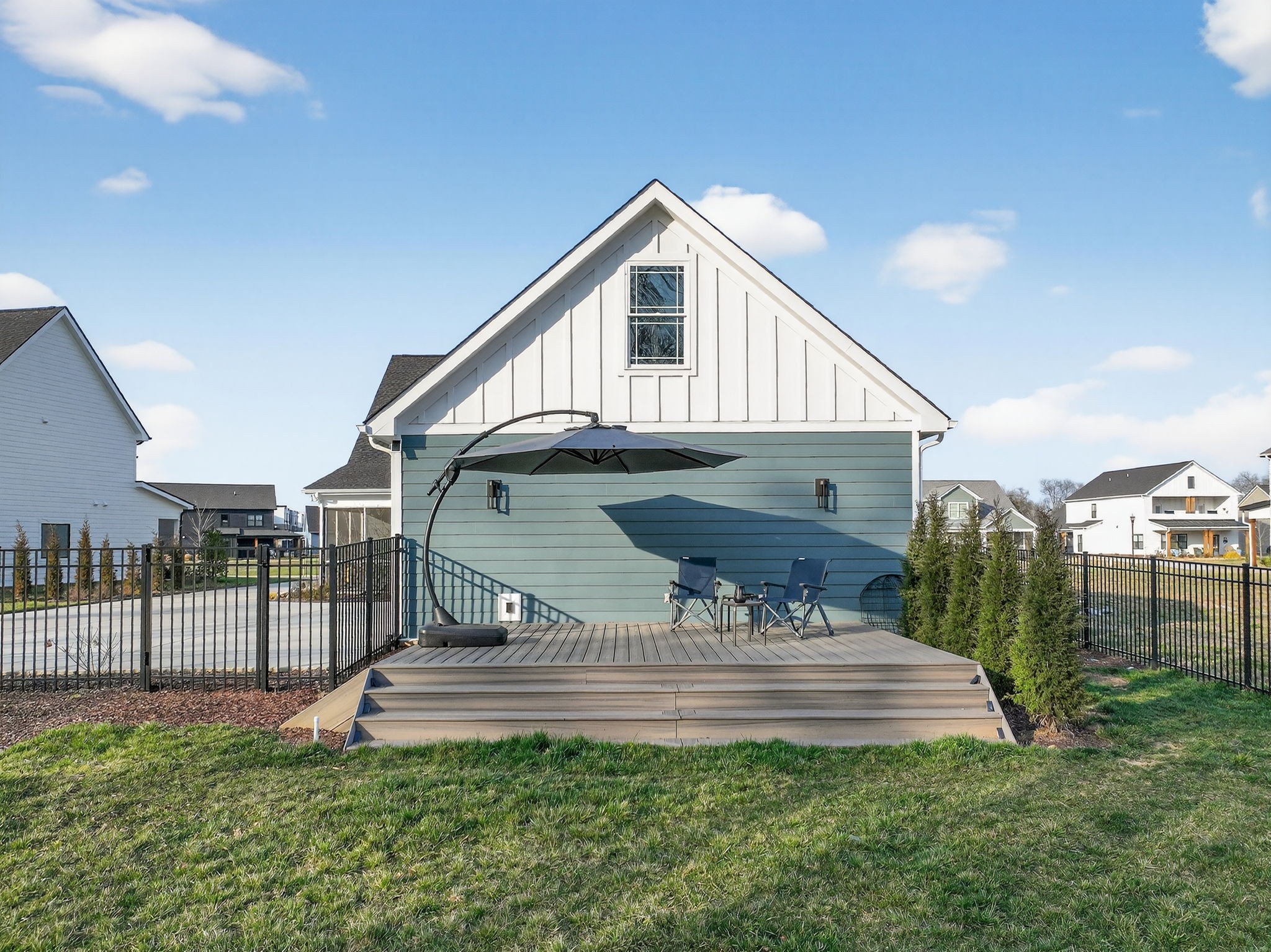 1526 Shalom St