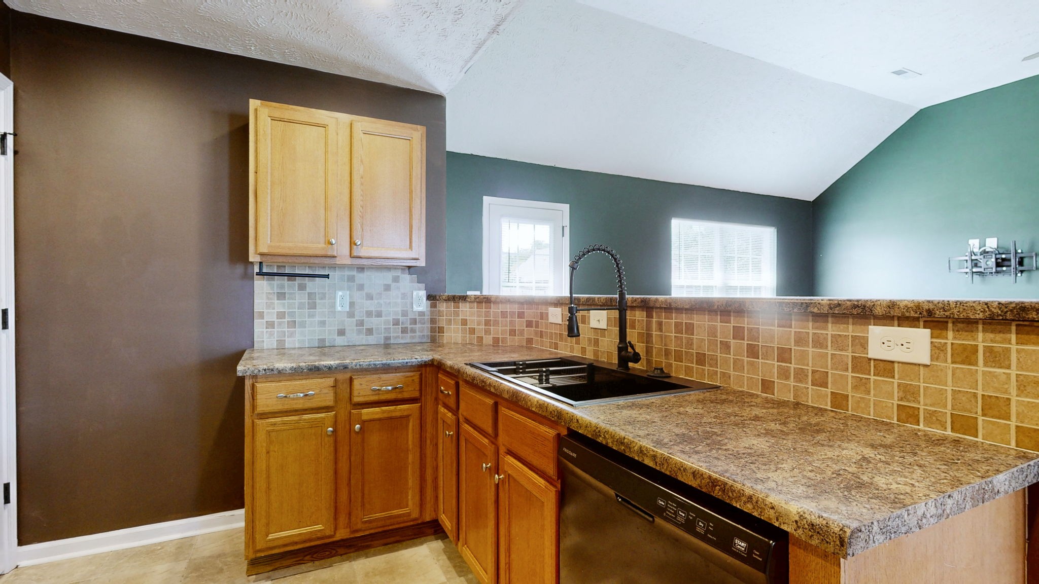 2716 Ridgewood Dr