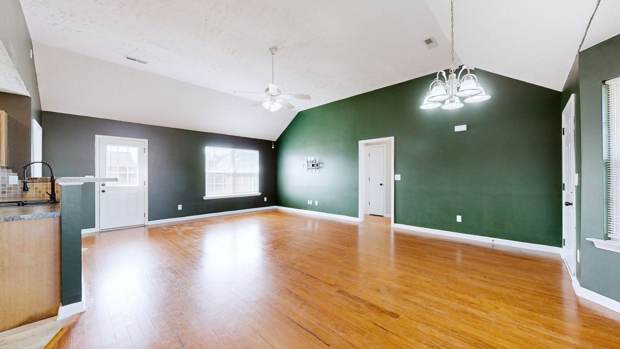 2716 Ridgewood Dr