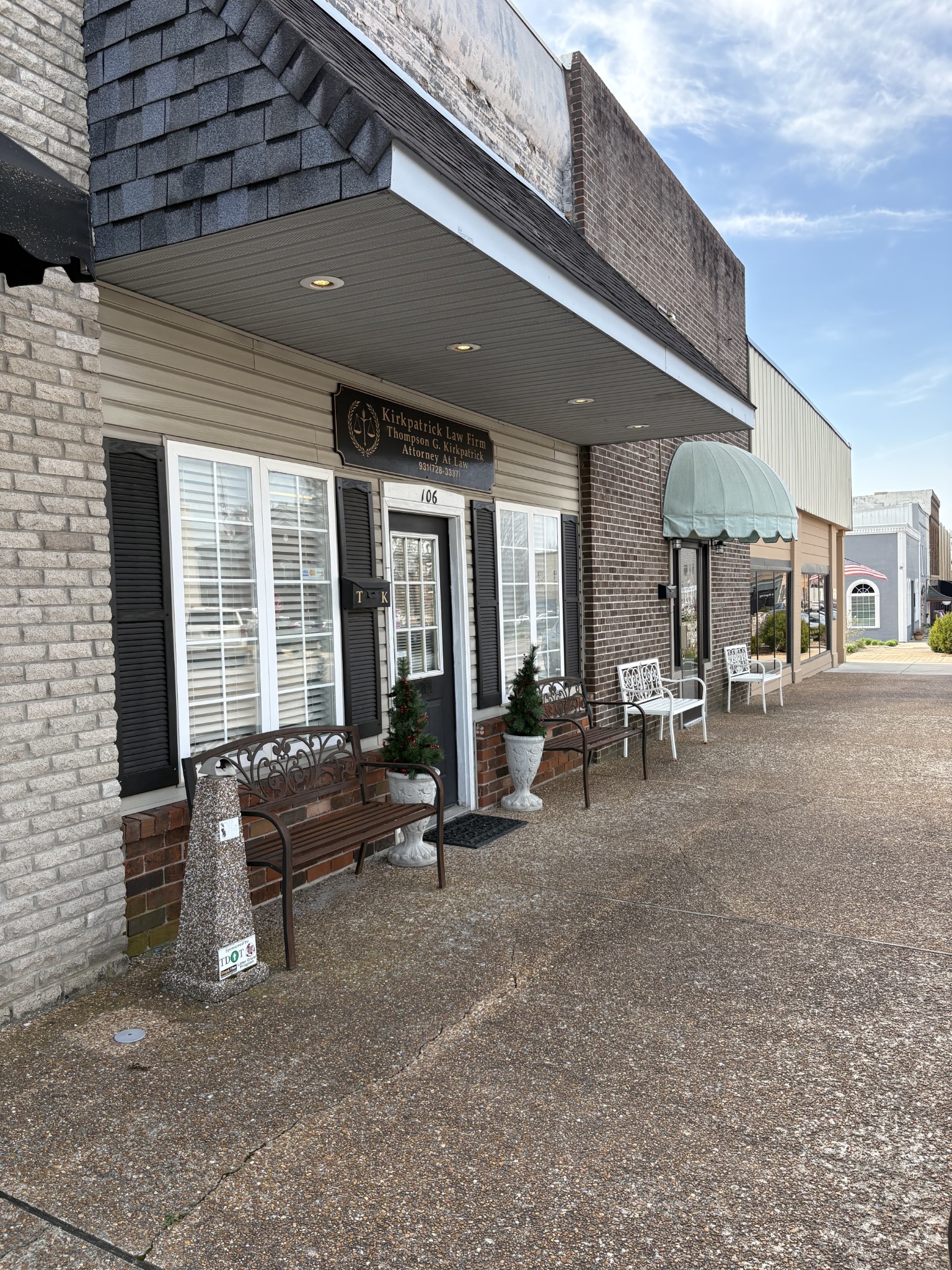 106 E Main St