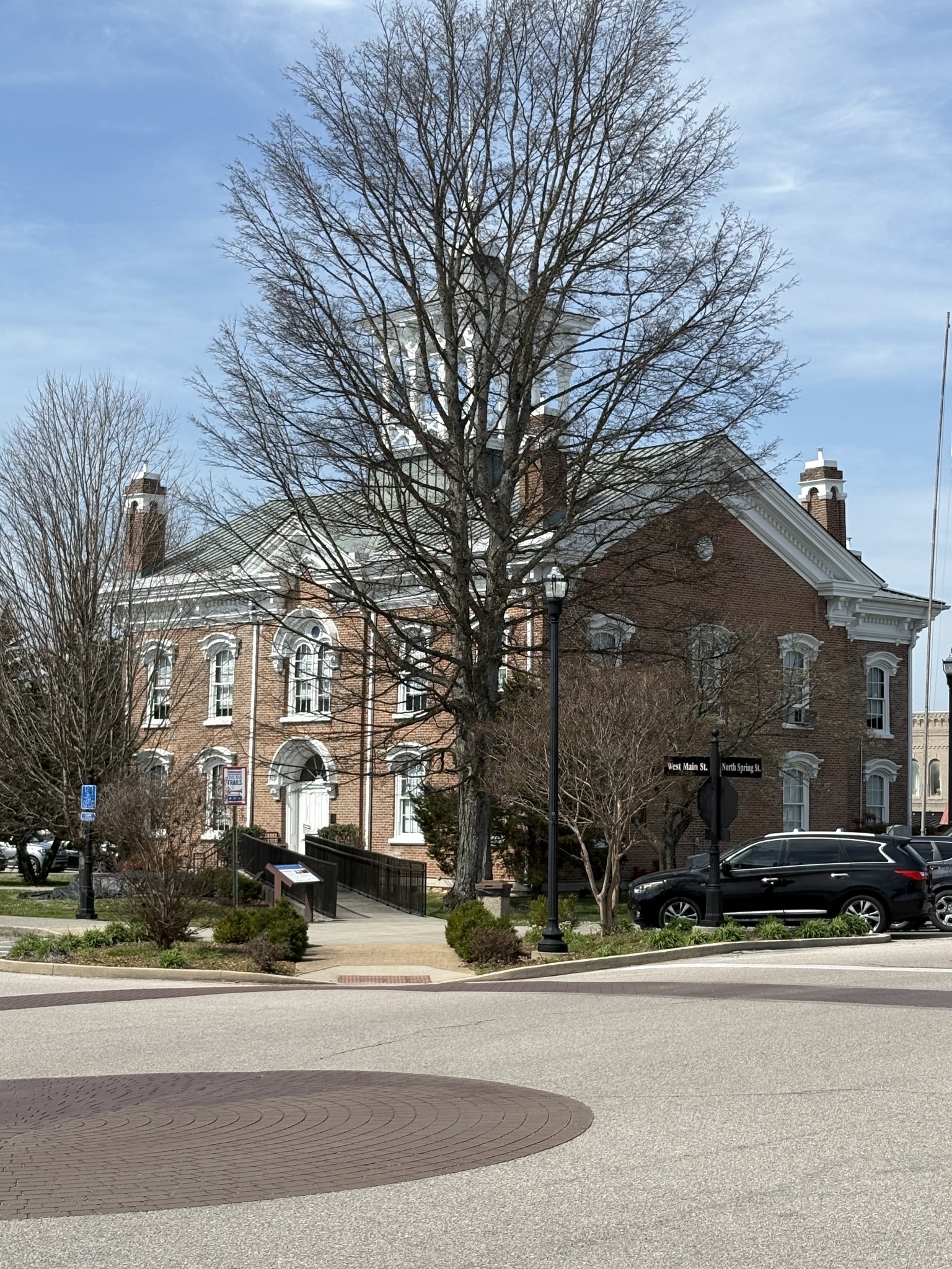 106 E Main St