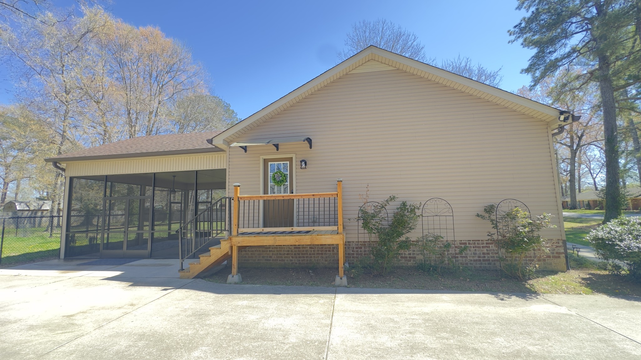 367 Stillwood Dr