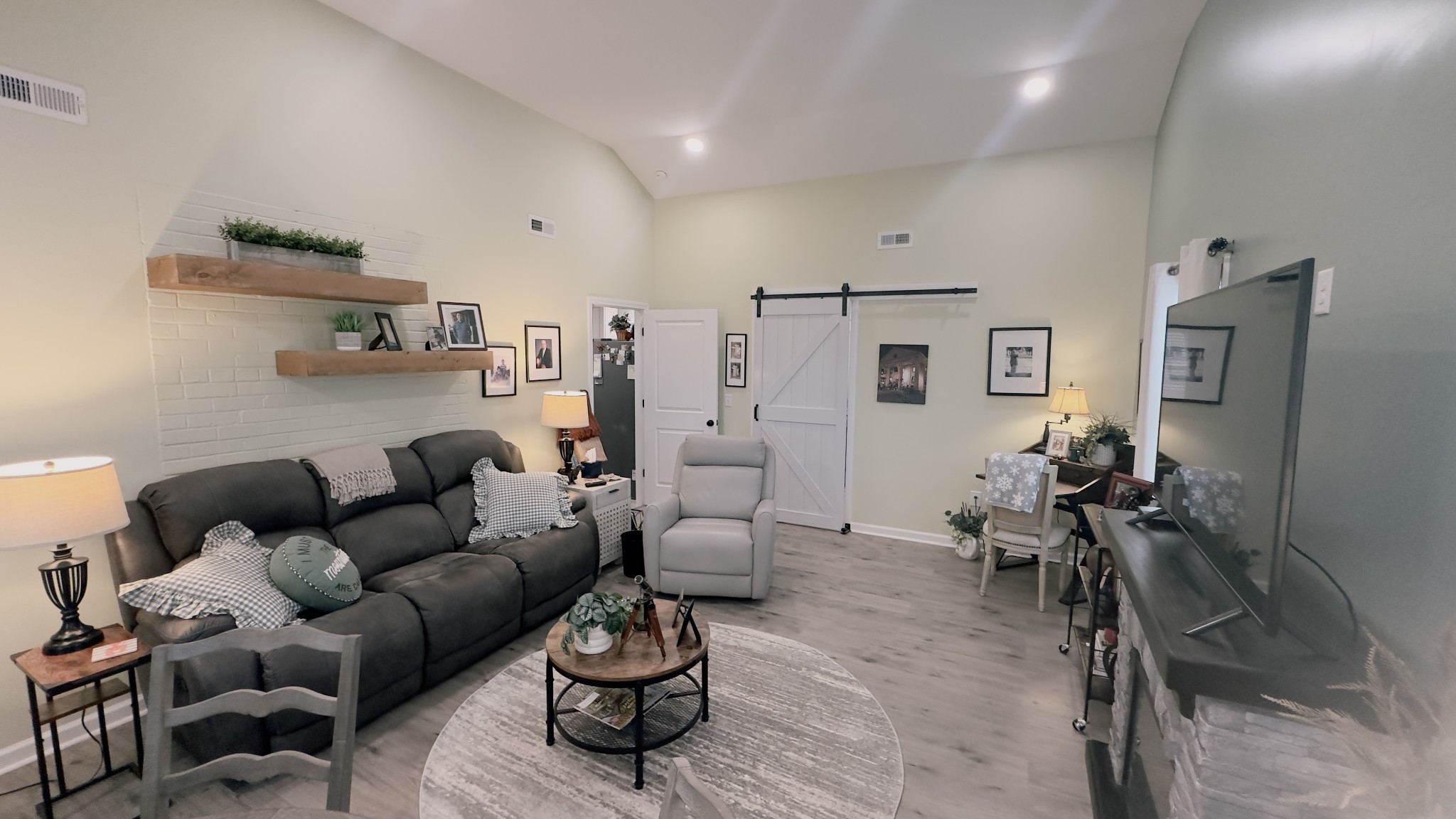 221 Jackson Cir