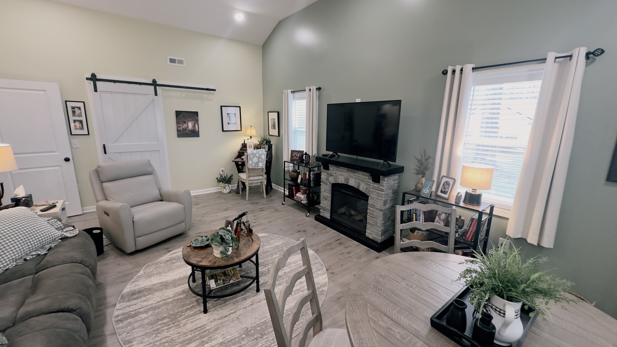 221 Jackson Cir