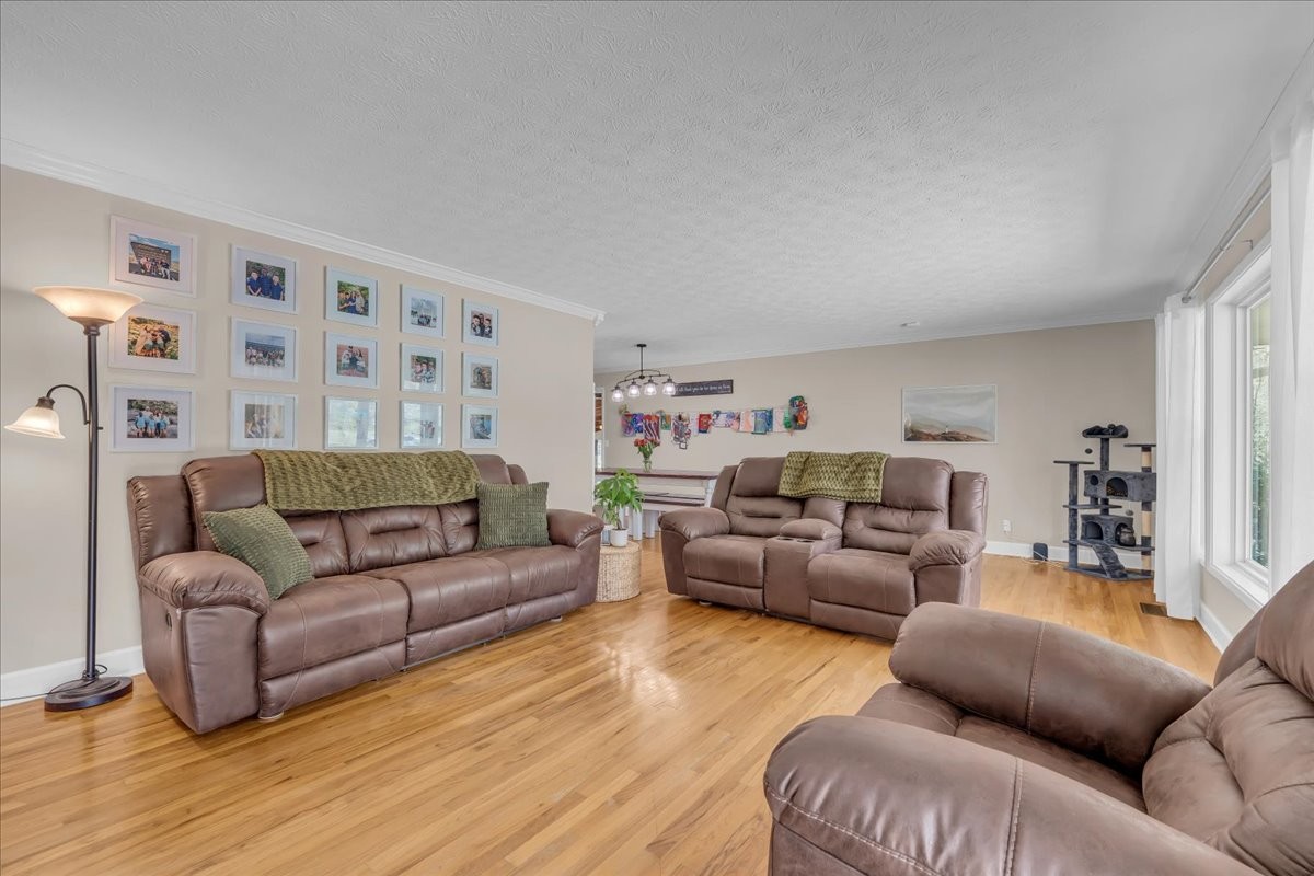 105 Inglewood Dr