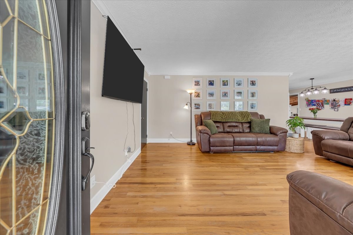 105 Inglewood Dr