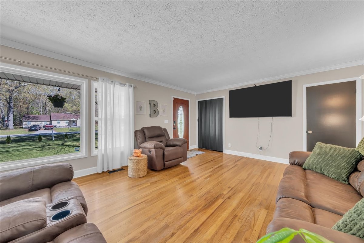 105 Inglewood Dr