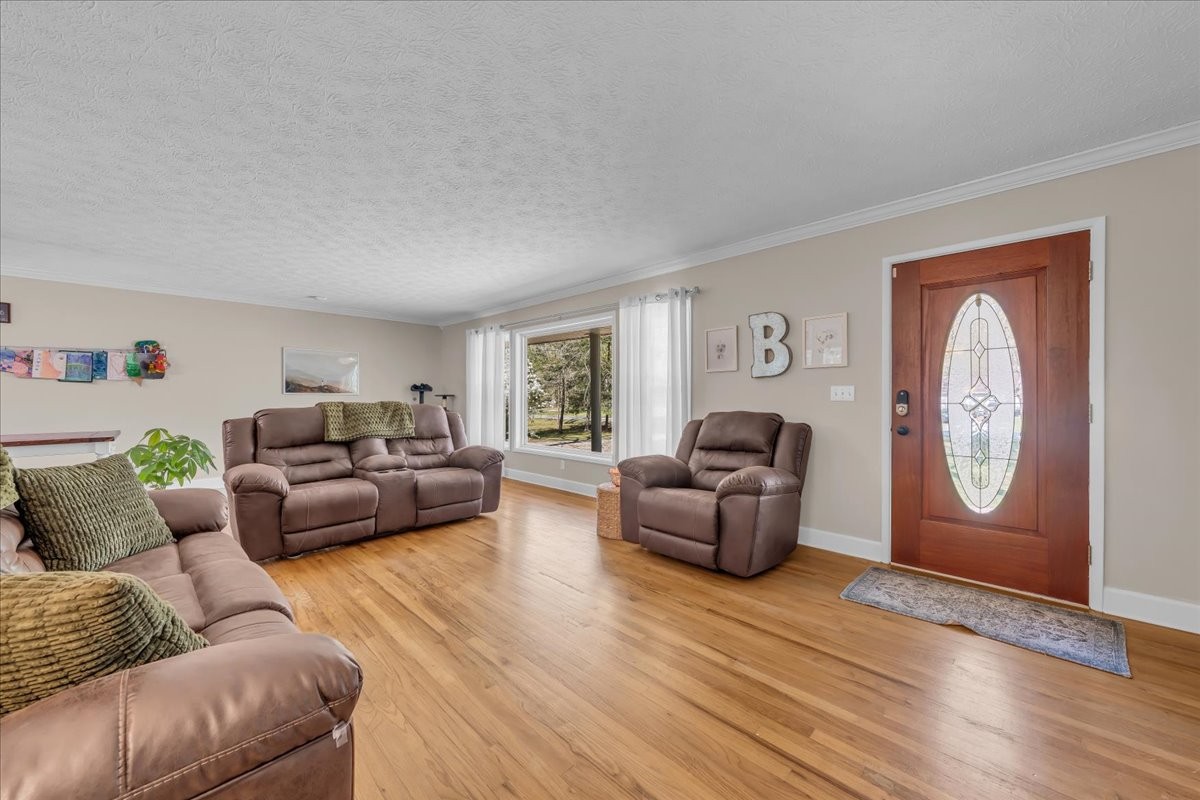 105 Inglewood Dr