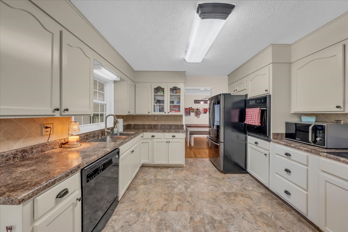 105 Inglewood Dr