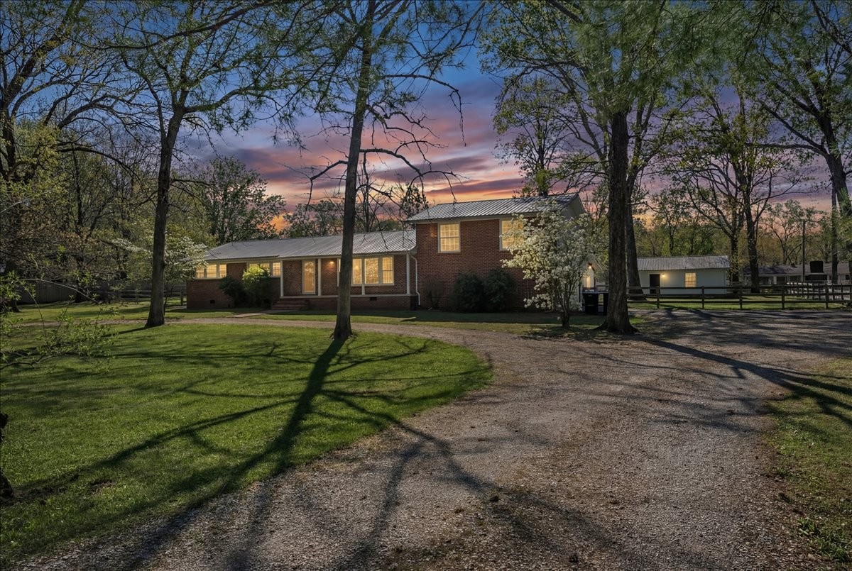 105 Inglewood Dr