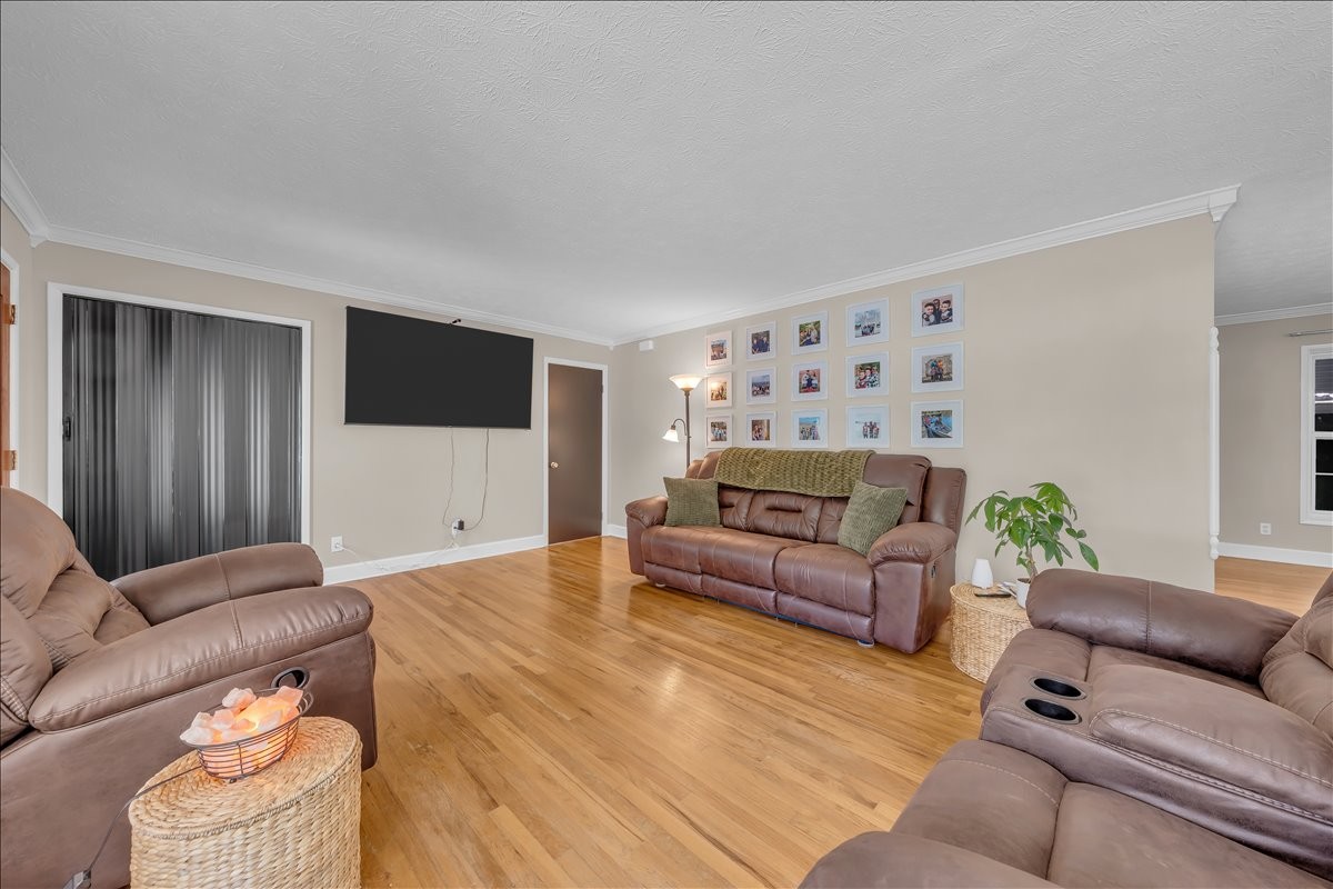 105 Inglewood Dr