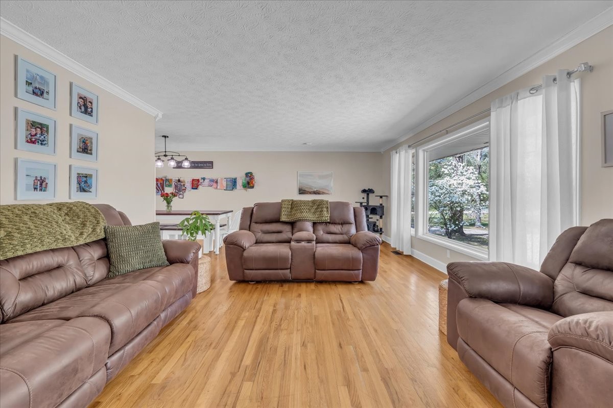 105 Inglewood Dr