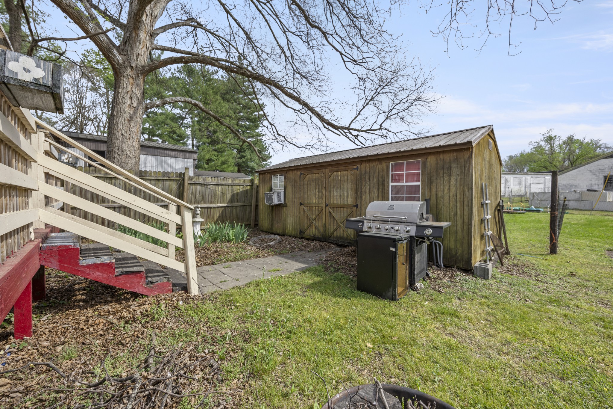 209 Hodges St, N