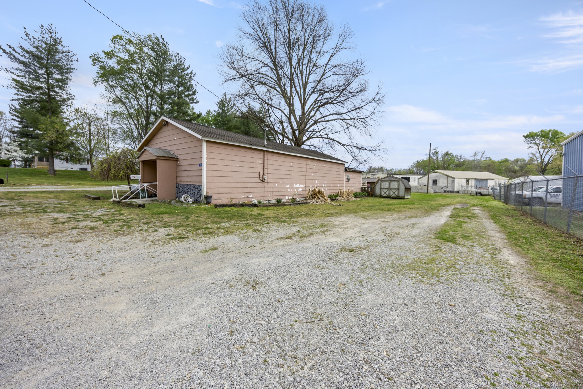 209 Hodges St, N