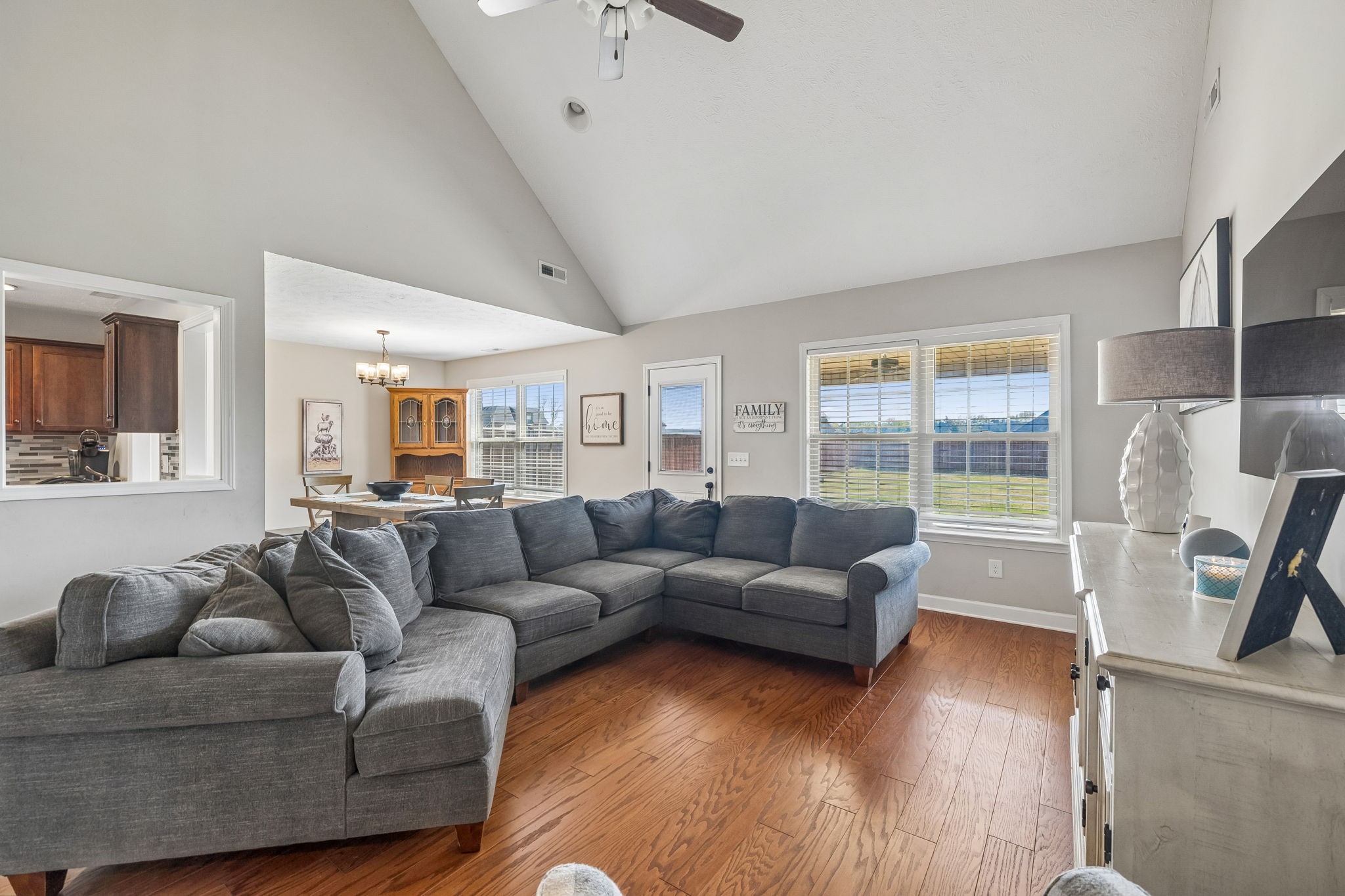 2928 Ronstadt Dr