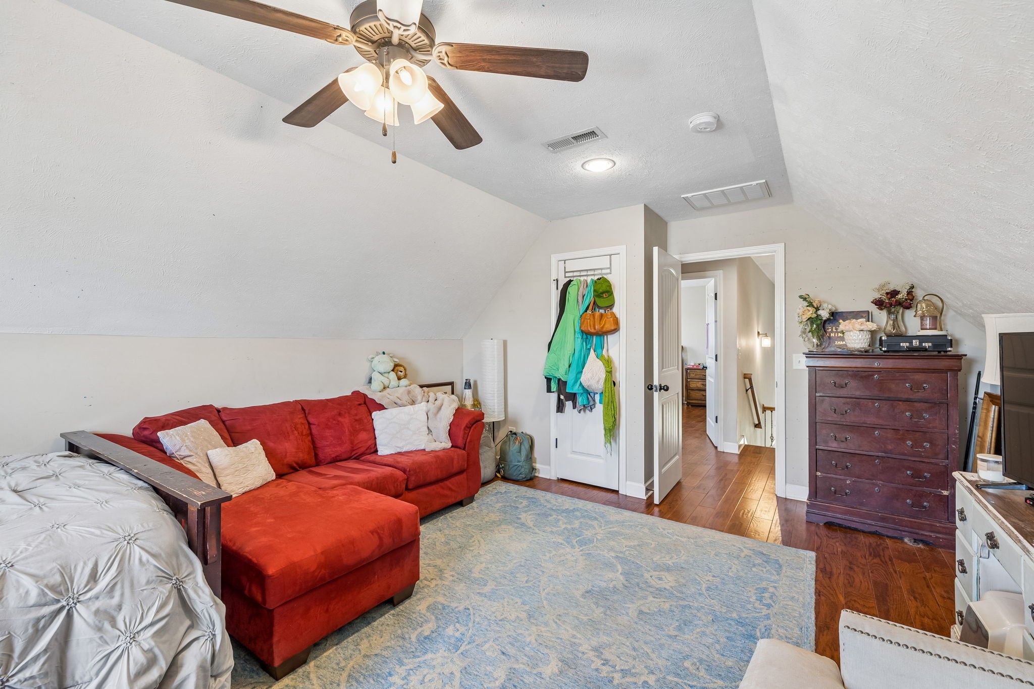 2928 Ronstadt Dr