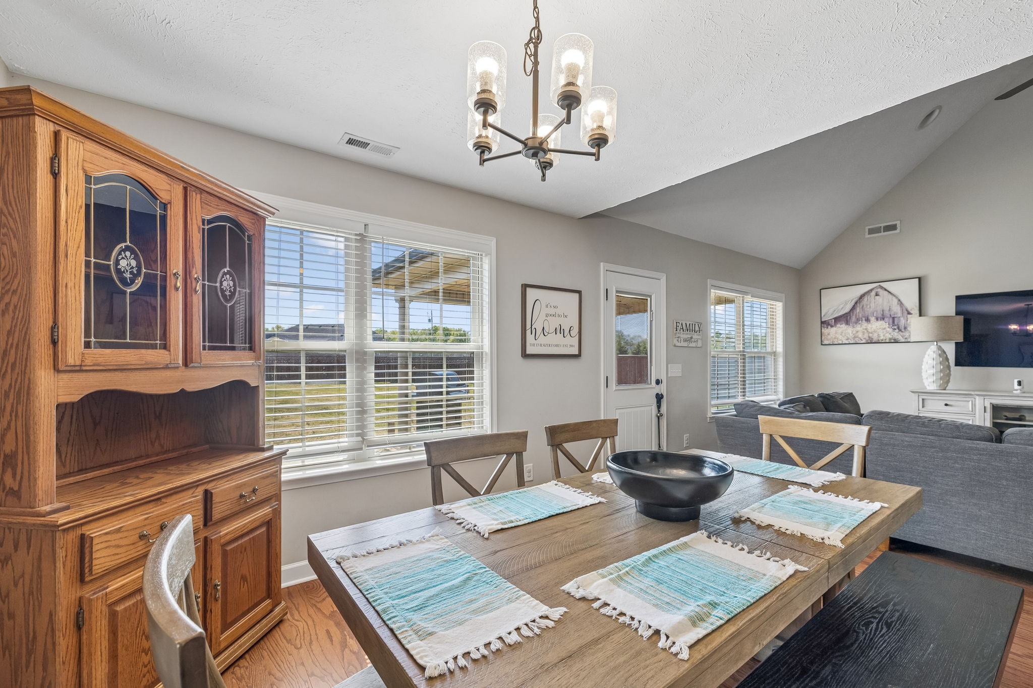 2928 Ronstadt Dr