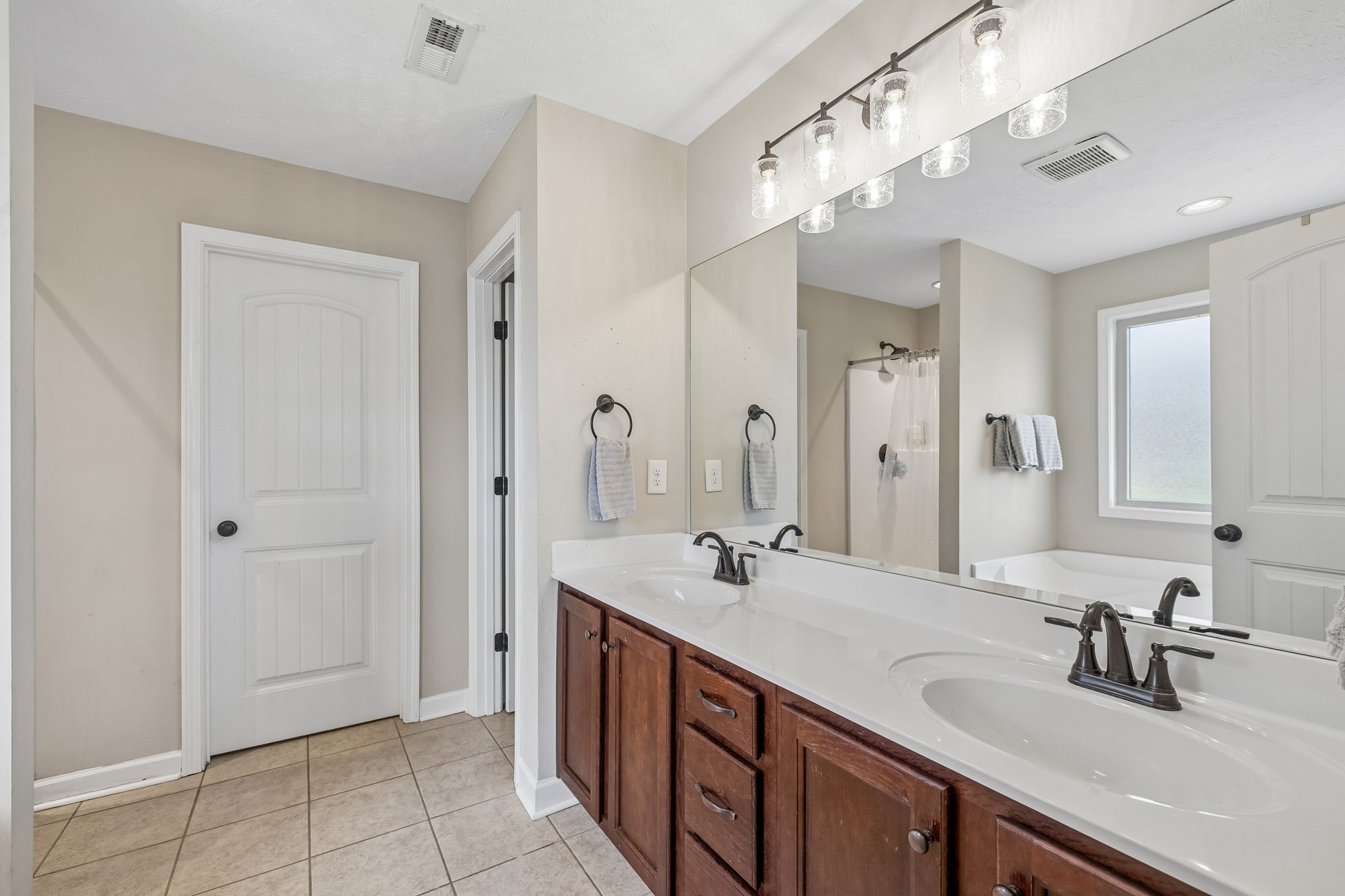 2928 Ronstadt Dr