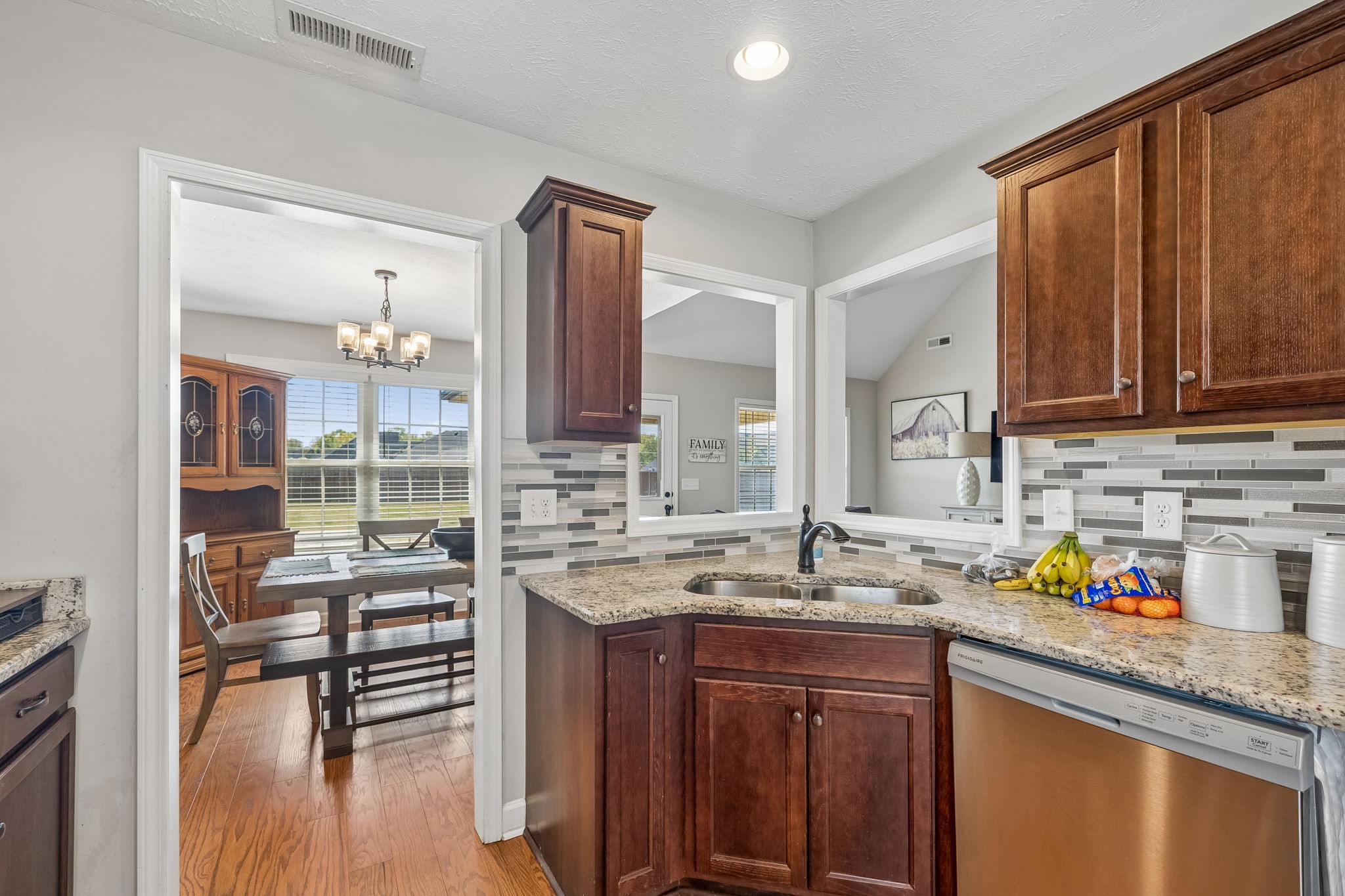 2928 Ronstadt Dr