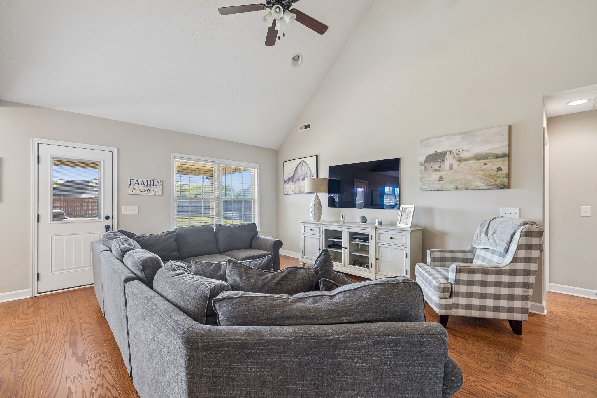2928 Ronstadt Dr