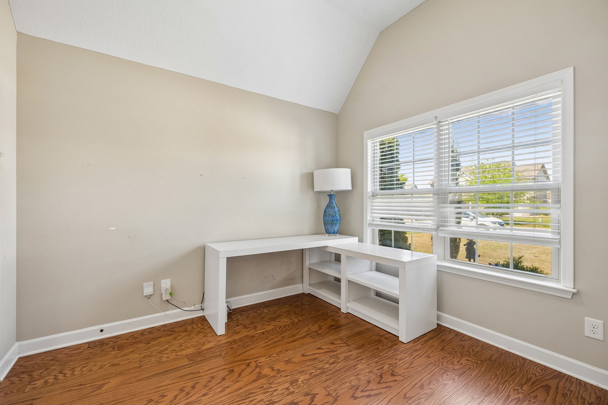 2928 Ronstadt Dr