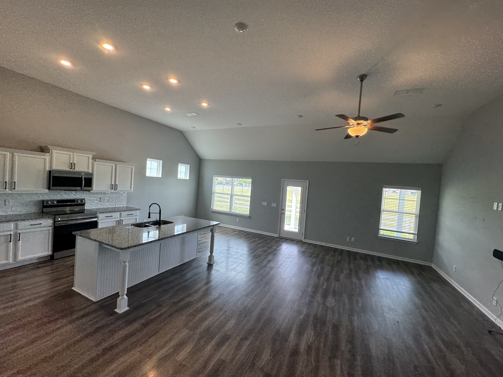 3526 Plum Leaf Pl