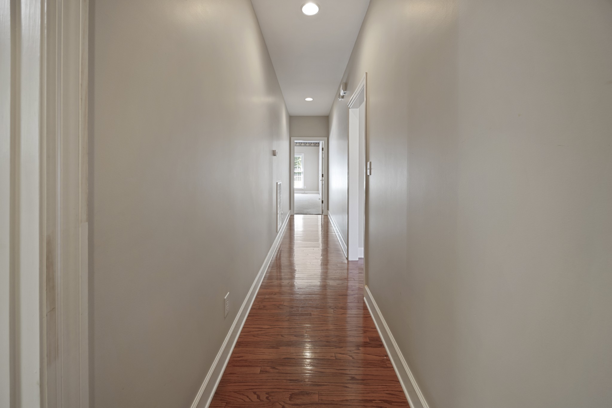 54 Foyer Dr